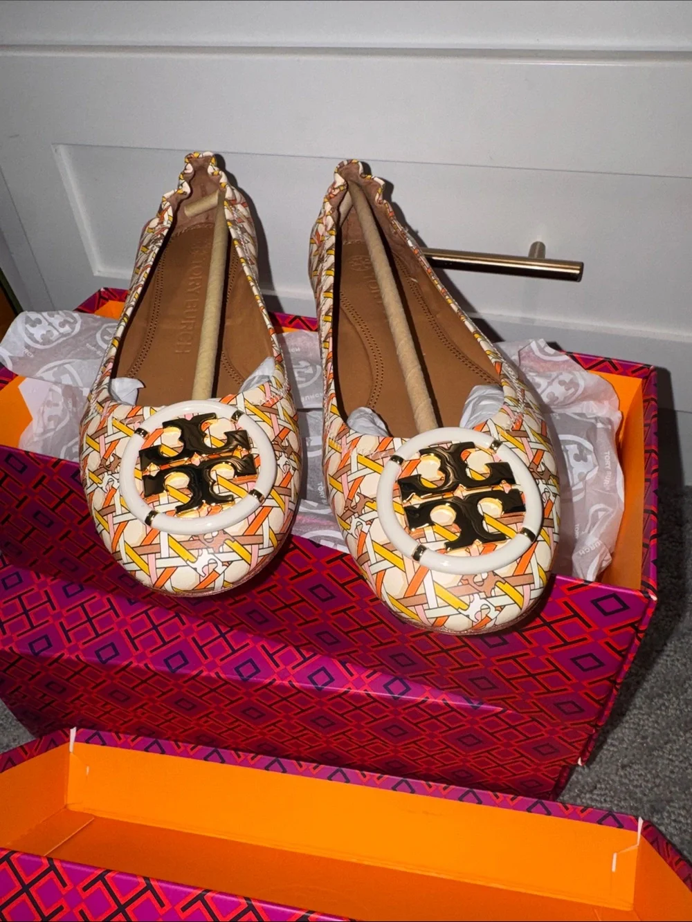 Tory Burch multi logo, pink canning Geo ballet flats size 8 NEW